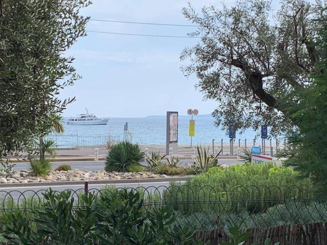 Appartement Face A La Mer Saint-Laurent-du-Var Exterior foto