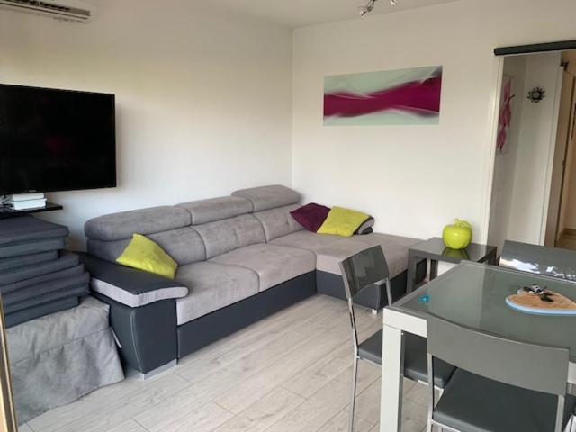 Appartement Face A La Mer Saint-Laurent-du-Var Exterior foto